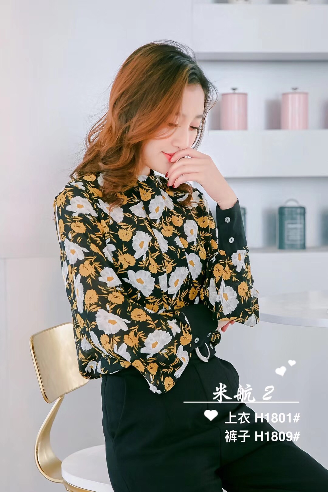 A1802 : Áo sơ mi voan hoa dài tay thụng cổ 3 phân