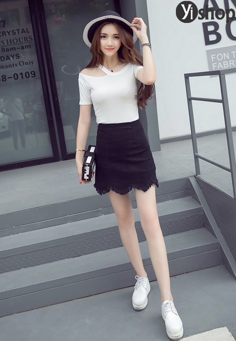 YV032 Set Bộ Áo Thun Hở Vai + Chân Váy Kaki Ngắn