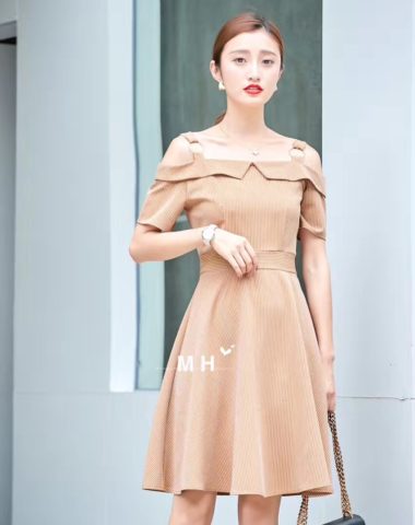 AV33 Váy chiffon sọc kẻ xòe cổ ngang vai 2 dây to