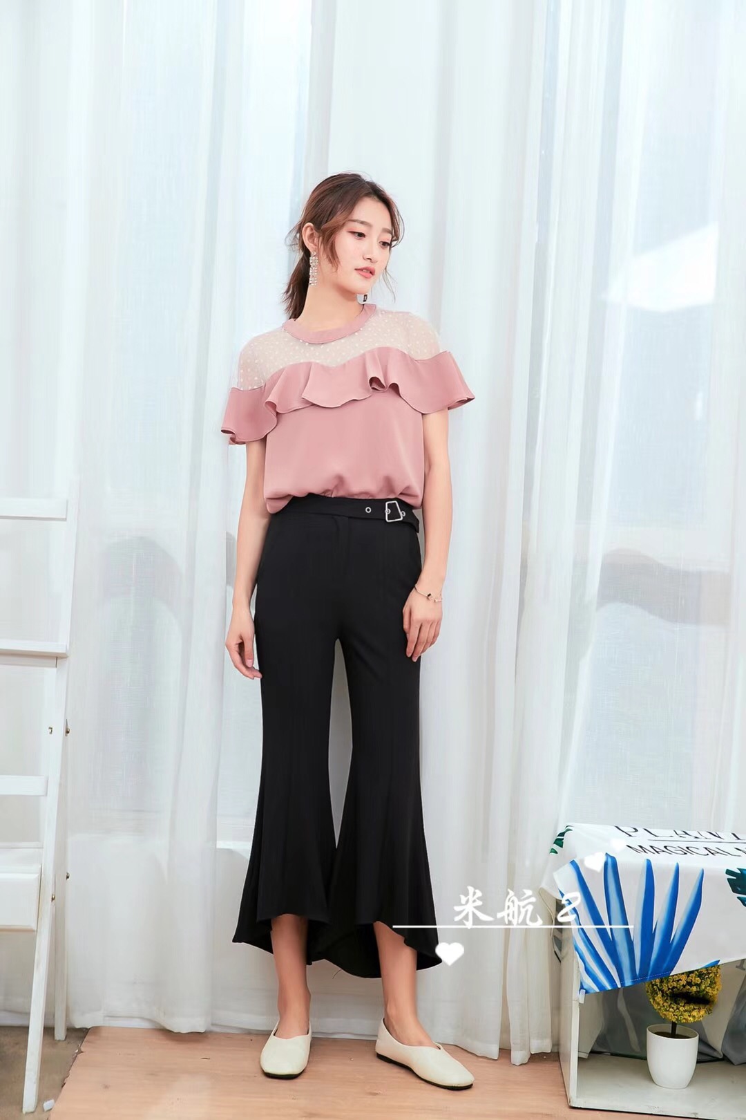 A1816 : Áo voan bèo phối chấm bi hở vai dễ thương