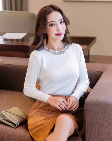 AL1822 : Áo len dệt kim cổ tròn đính hạt vòng cổ