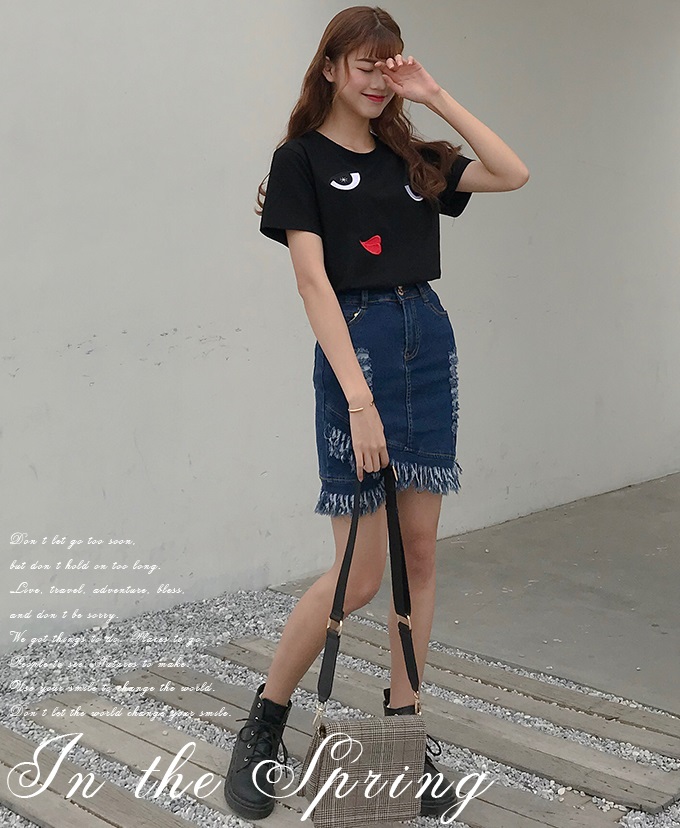 D1946 : Set bộ áo thun thêu mắt + Chân váy Jean ngắn tua rua