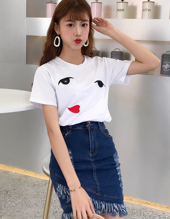 D1946 : Set bộ áo thun thêu mắt + Chân váy Jean ngắn tua rua