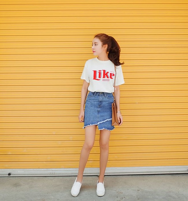 D1947 : Set bộ áo thun like + Chân váy Jean ngắn vạt chéo