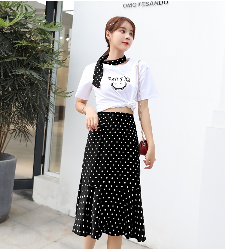 D1998 : Set bộ áo thun smile + chân váy đuôi cá chấm bi (kèm khăn)