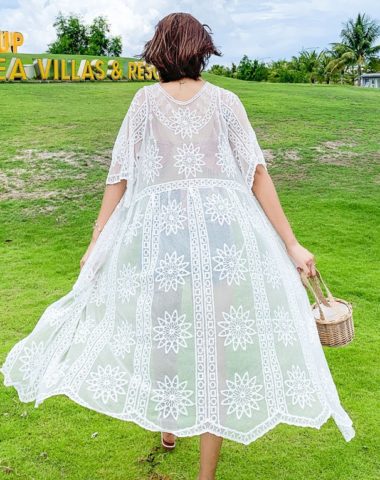 AC206 : Áo choàng ren đi biển thêu hoa tay ngắn