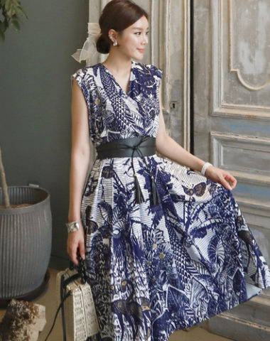 D244 : Đầm chiffon hoa văn retro HQ sát nách cổ chữ V thắt đai eo