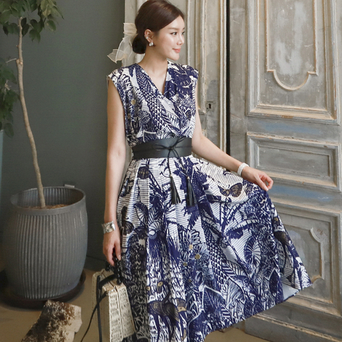 D244 : Đầm chiffon hoa văn retro HQ sát nách cổ chữ V thắt đai eo