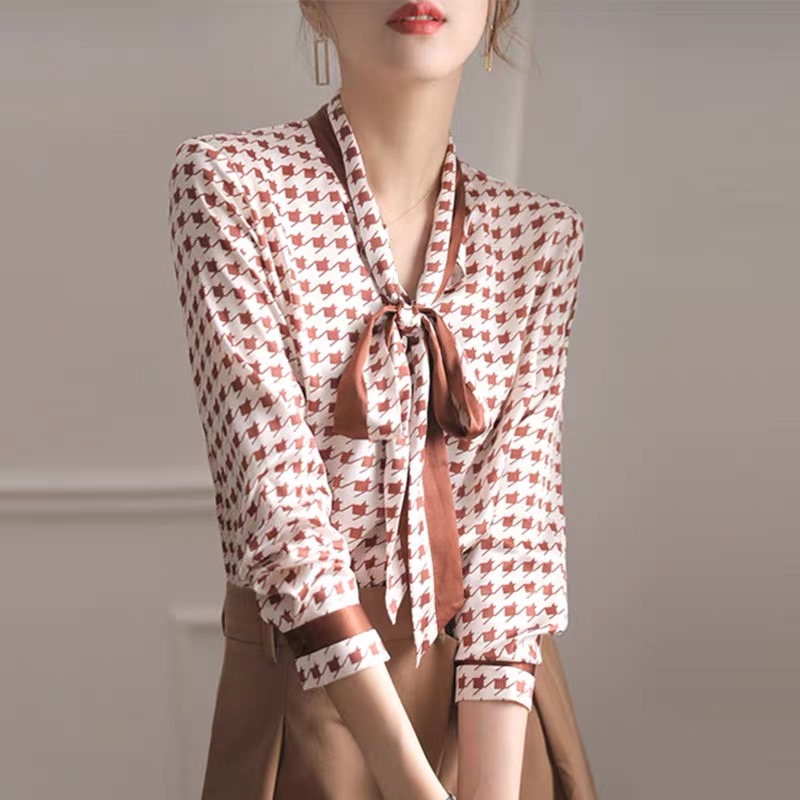 A386 : Áo sơ mi lụa hoa văn HQ cổ thắt nơ